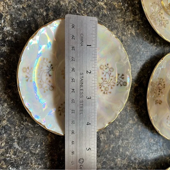 White and Gold tea set. - Picture 6 of 8